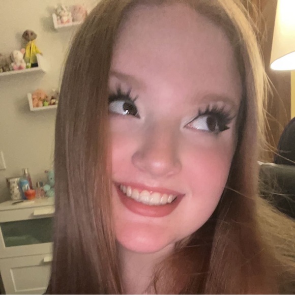 Meet your Posher, Tori - Picture 3 of 3